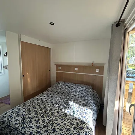 Mobilhome Dans Les Pins * セノッス - ル・ペノン