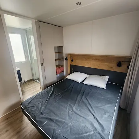 Mobilhome Dans Les Pins キャンプ場 *