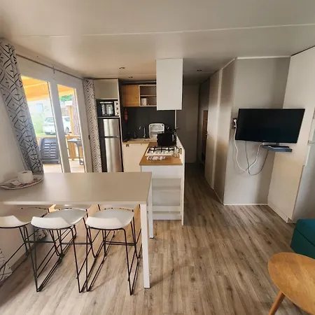 Mobilhome Dans Les Pins *