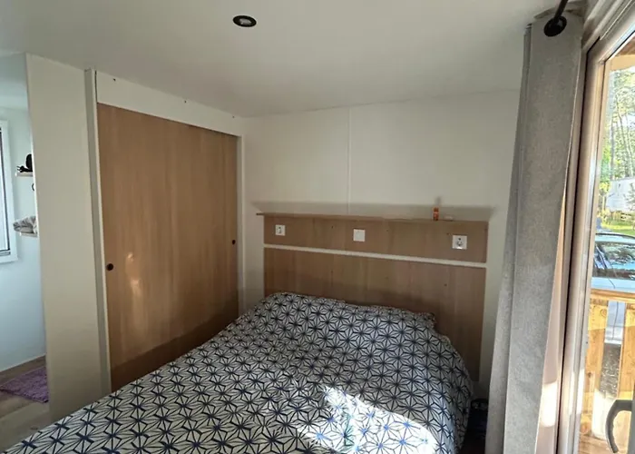 Mobilhome Dans Les Pins * 塞尼奥斯