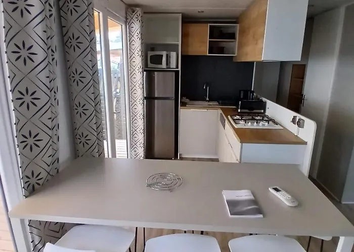 Camping Mobilhome Dans Les Pins *