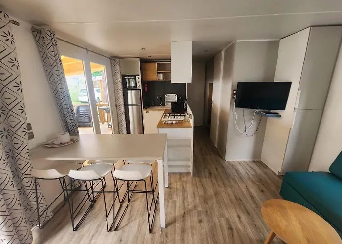 Mobilhome Dans Les Pins *